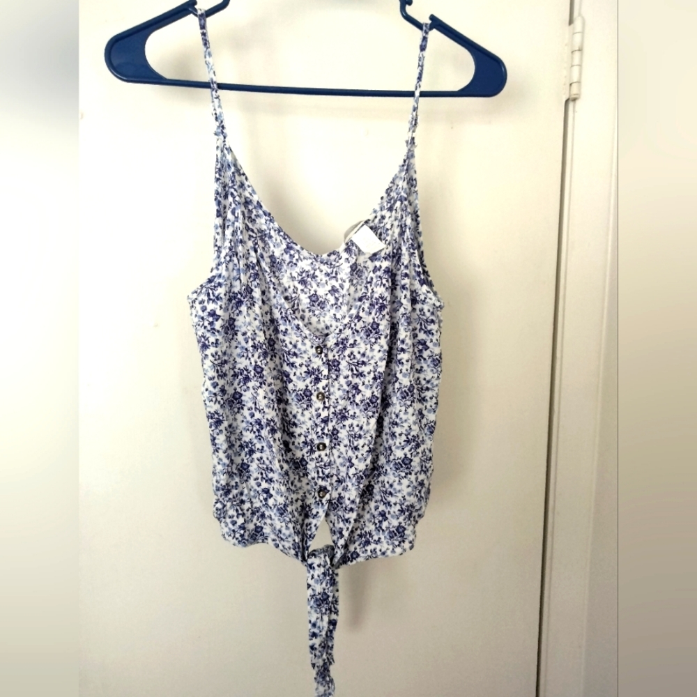 EUC H&M Floral Blue and white Crop tank size Large